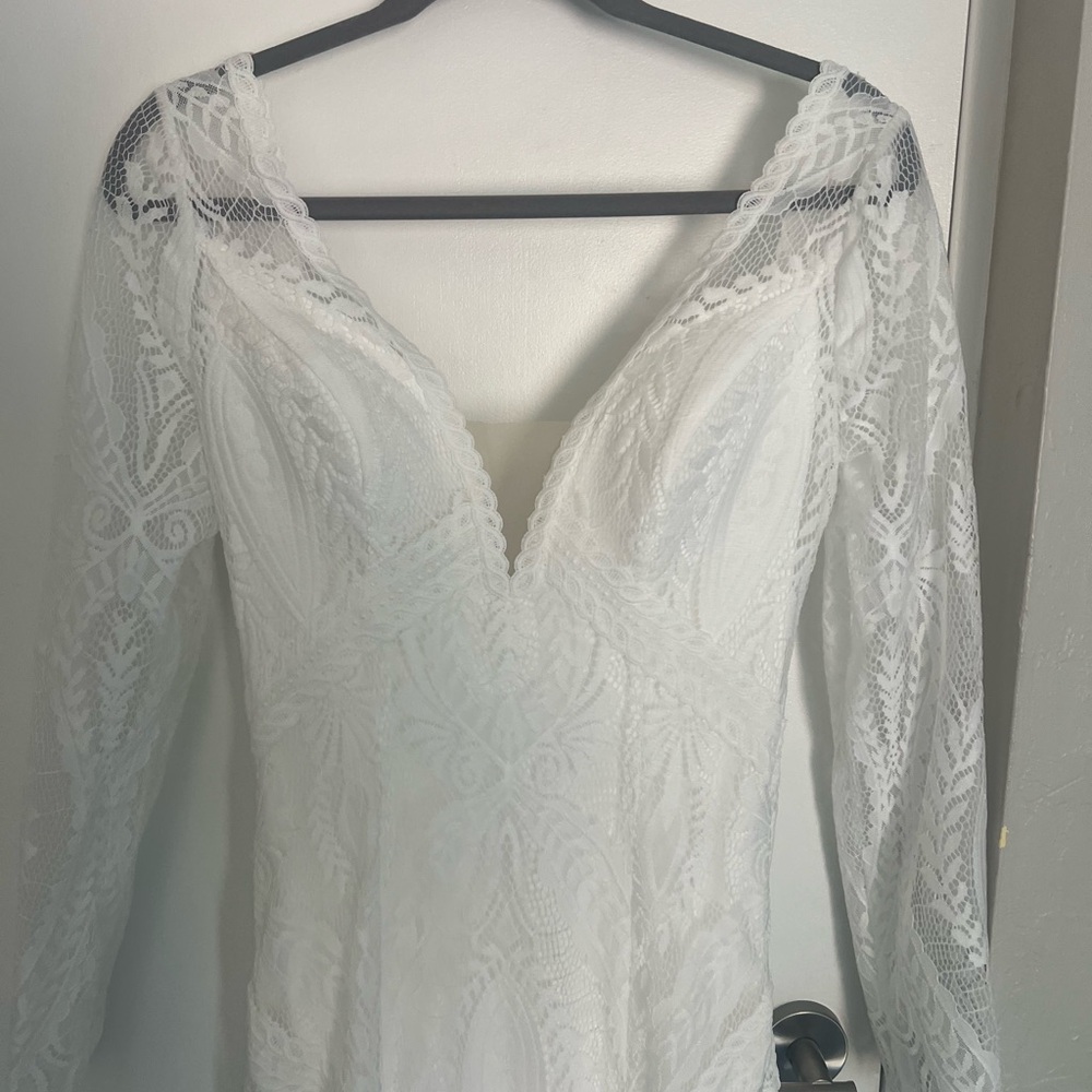 Stunning Custom-Made Bohemian Wedding Dress - Size 6